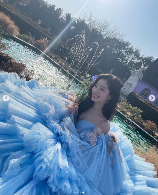 트와이스 다현, 겨울왕국 엘사 실사판...사랑스러운 꽃미소[TEN★]