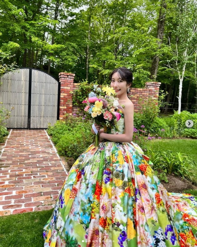 '♥이지훈과 두 번째 결혼' 아야네 "한국 400명 일본 30명"…호화로운 드레스[TEN★]