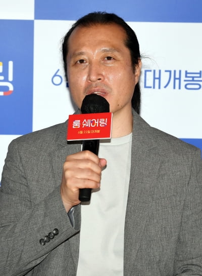 [TEN 포토] 룸 쉐어링 연출한 이순성 감독