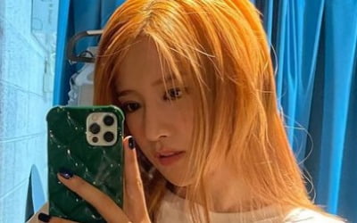 우주소녀 엑시, 화려한 이목구비란 이런 것…흰 티만 입어도 완벽[TEN★]