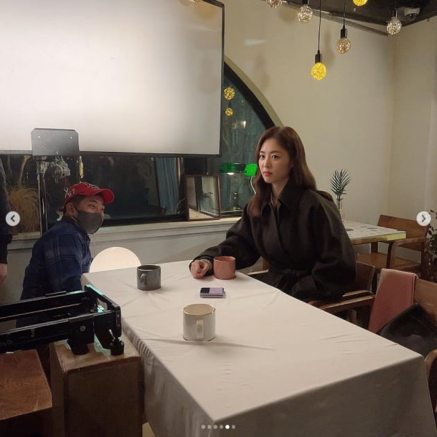 '♥비연예인과 결혼 3년차' 이연희, 과감한 오프숄더 웨딩드레스 자태…새신부 비주얼[TEN★]