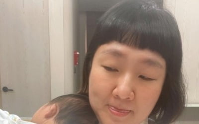 이수지, '초보 엄마' 일상…"분유 원샷 먹이기" [TEN★]
