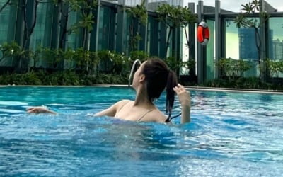 '♥9살 연상과 결혼 준비' 손연재, 초고층 빌딩뷰 루프탑 수영장에서 여유 만끽[TEN★]