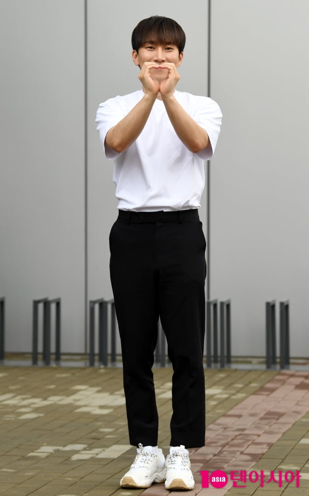 [TEN 포토] 비투비 서은광 '하트 뿌려요~'