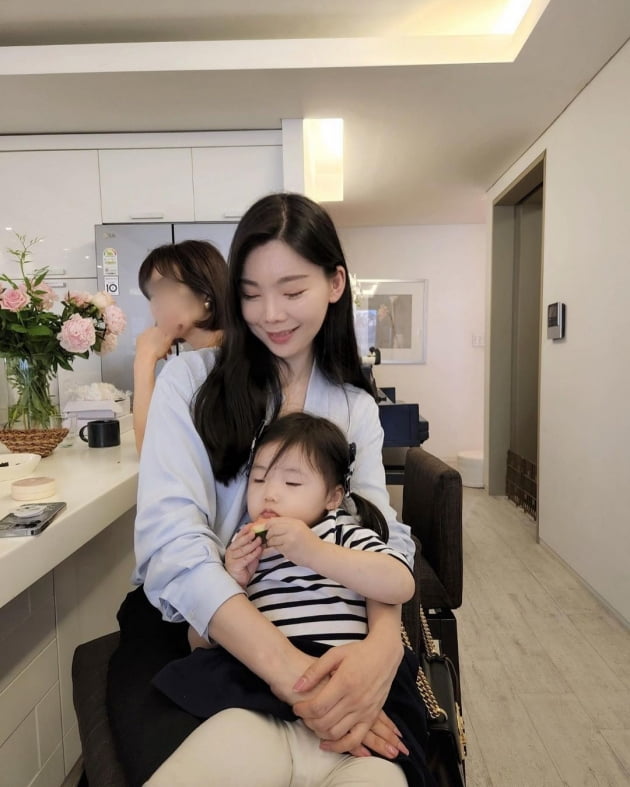 "너와 나의 기록"…'윤남기♥' 이다은, '눈코입 복붙' 딸과 함께 보낸 주말 [TEN★]