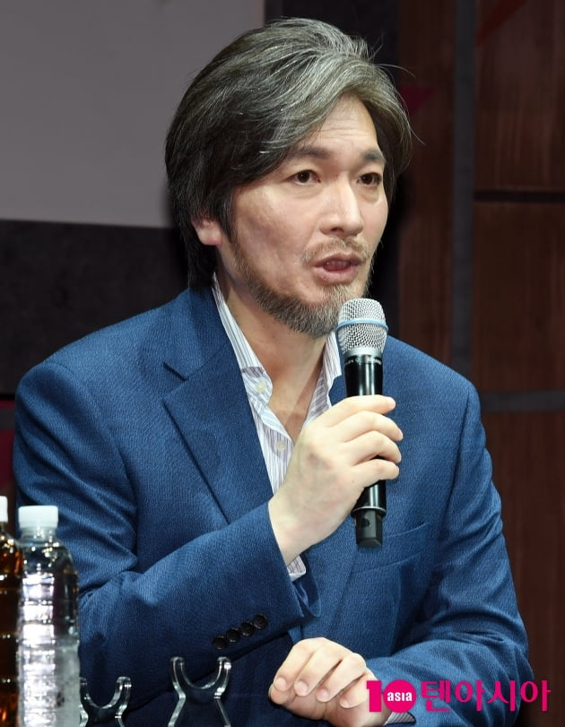 [TEN 포토] 임재범 "슬픈마음을 억제하며 노래를 불렀다"