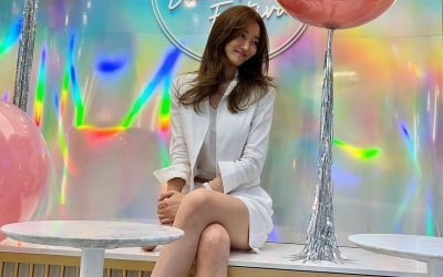 '임창정♥' 서하얀, 명품H사 슬리퍼 신고 다리 꼰 우아한 자태…내조도 톡톡 "열정"[TEN★]