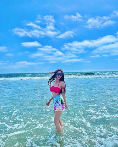 '사업가♥' 클라라, 하늘에 손 닿았네…美 바다서 자랑한 점프력[TEN★]