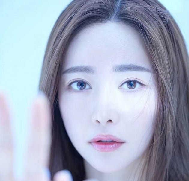 [TEN인터뷰] 악플에도 단단한 홍수아 "많은 성형으로 中 스타일 된 나, 성격은 그대로"