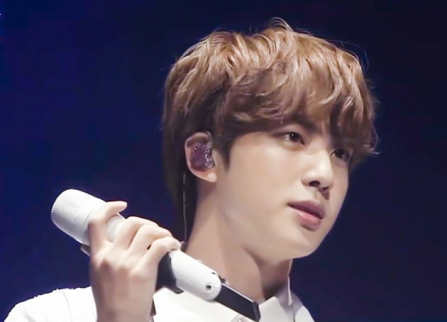 방탄소년단 진, K팝 솔로 최초·최고 샤잠 '글로벌 주간 톱10' 1위..'막강 파워' 과시