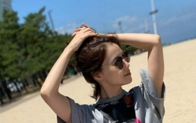 문채원, 여배우는 여배우네…해변에서 뽐낸 '방부제 미모' [TEN★]