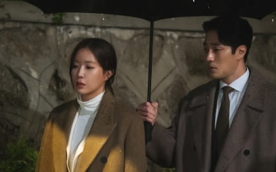 소지섭 찾아온 임수향, 충격 진실 마주한다 ('닥터로이어')