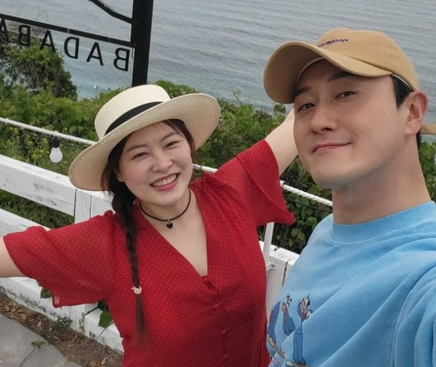 심진화, ♥김원효와 제주도 여행 추억…강렬한 빨간 원피스 찰떡[TEN★]