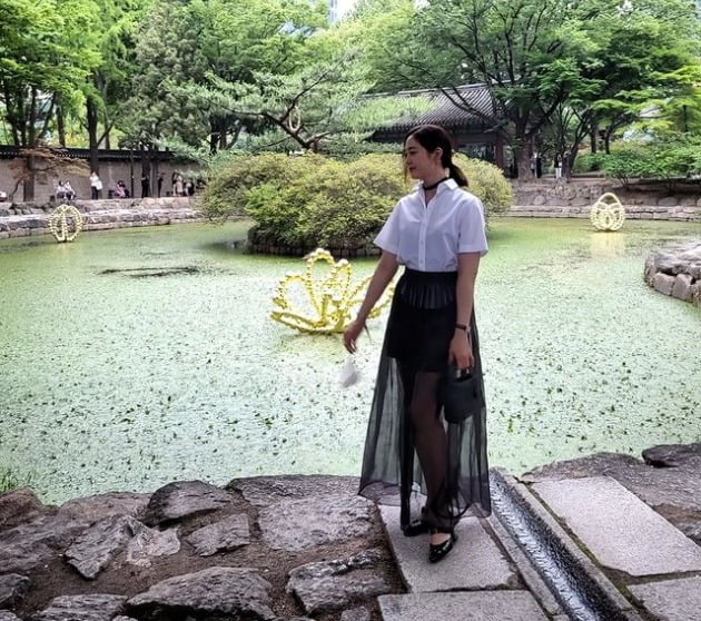 '안성현♥' 성유리, 시스루 치마도 찰떡 소화한 애둘맘…초커까지 '센스'[TEN★]