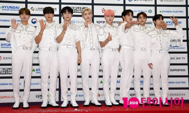 [TEN 포토] 골든차일드 '빛나는 화이트'