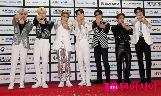 [TEN 포토] 트렌드지 '멋진 시그니처 포즈'