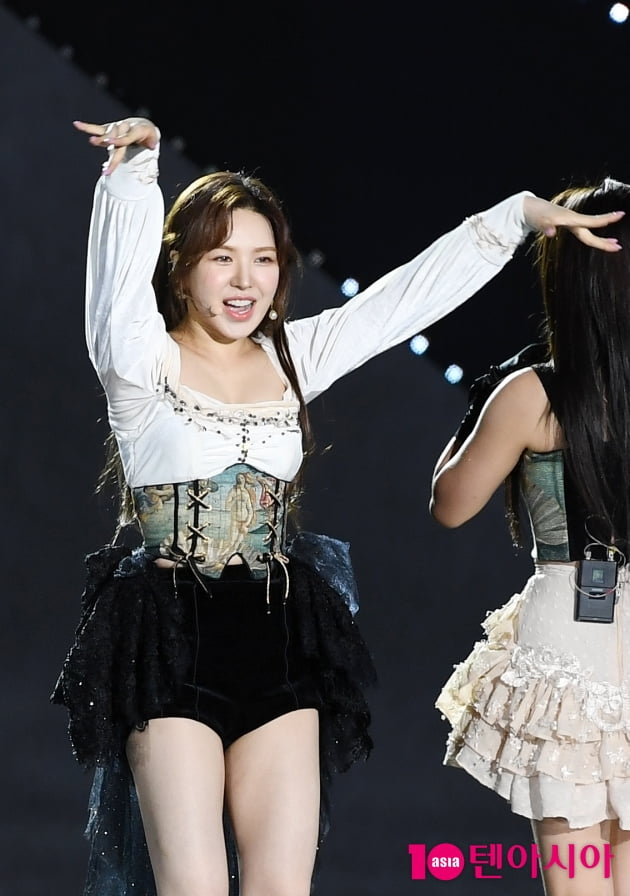 [TEN 포토] 레드벨벳 웬디 '상큼한 손짓'