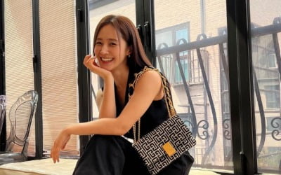 소녀시대 유리, 재벌가에서 탐낼 우아함…명품백도 자연스럽게 '툭'[TEN★]