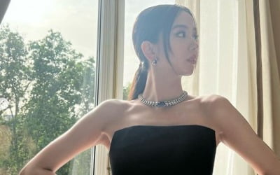 블핑 지수, 설강화에서는 못본 매력…제니 안부러운 직각 어깨[TEN★]