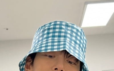 지창욱, 화사한 버킷햇 패션…아이돌 뺨치는 비주얼 [TEN★]