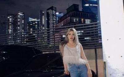 전소미, 슈퍼카 앞에서 '모델 포즈'…명품 몸매 '눈길'[TEN★]