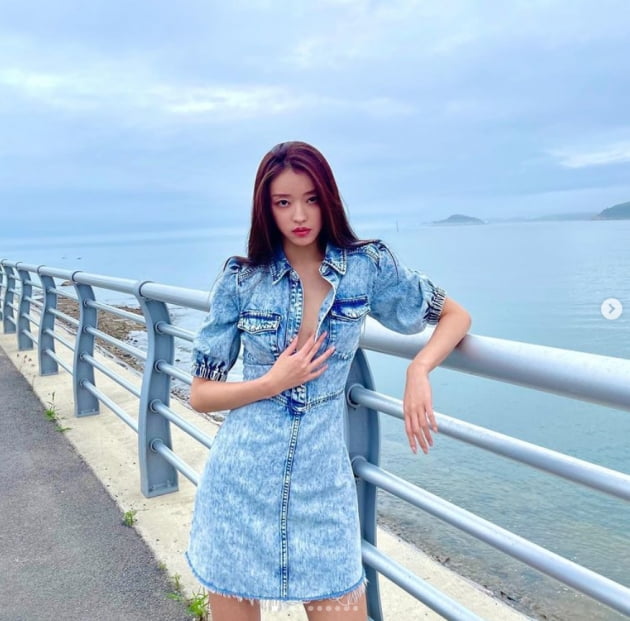 오마이걸 유아, 속옷실종 속살 그대로 노출...팬들 "당장 여며"[TEN★]