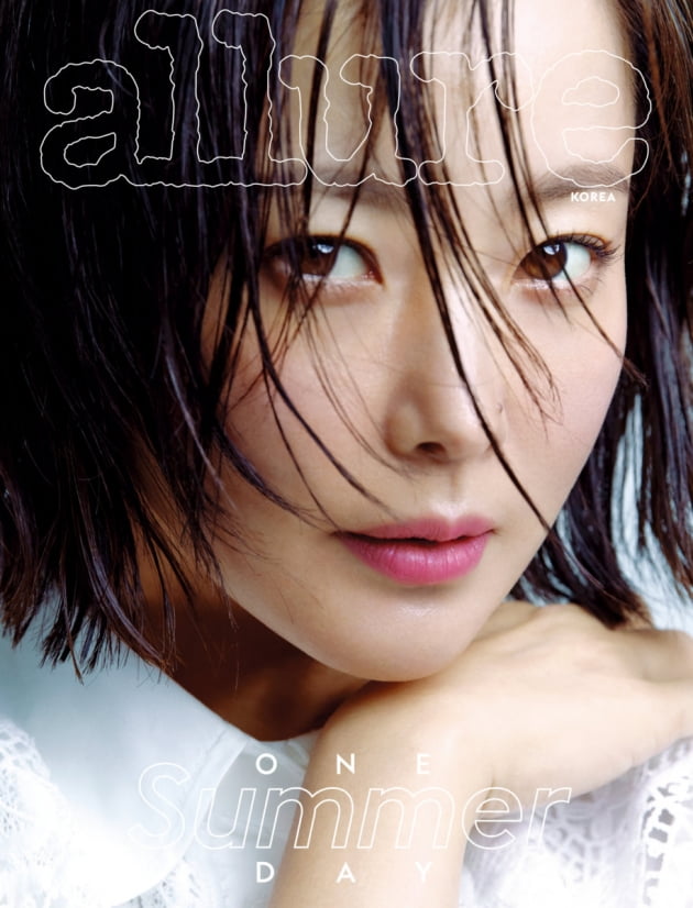 김희선 /사진제공=얼루어 코리아