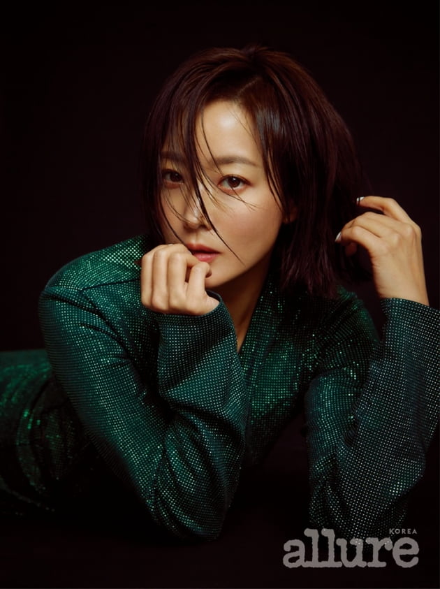 김희선 /사진제공=얼루어 코리아