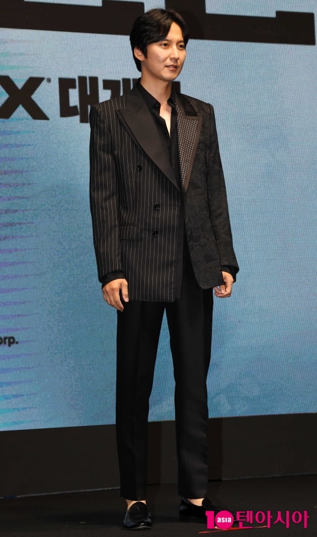 [TEN 포토] 김남길 '우월한 기럭지'
