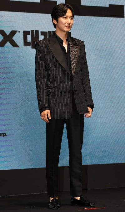 [TEN 포토] 김남길 '우월한 기럭지'