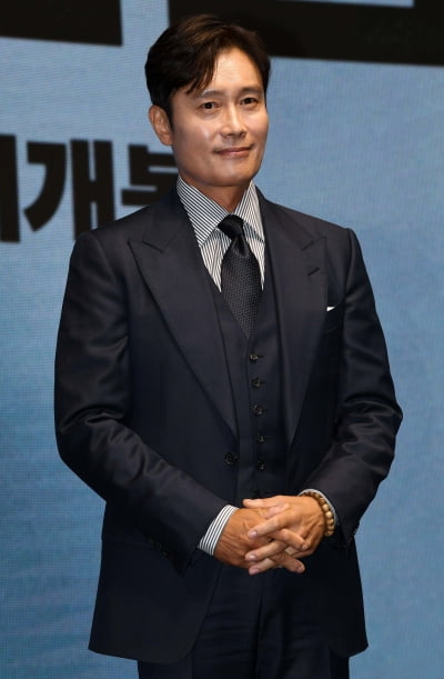 [TEN 포토] 이병헌 '진지한 미소'