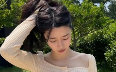 권나라, 청순·섹시美 다 가졌네…마네킹보다 우월한 비율[TEN★]