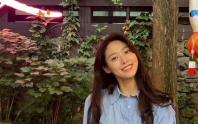 설현, 청순美 가득 일상…기분 좋은 '보조개 미소'[TEN★]