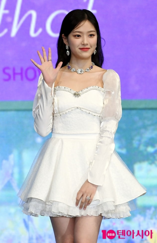 [TEN 포토] 이달의 소녀 현진 '우아한 손인사'