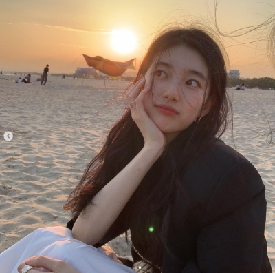 수지, 석양도 질투하는 미모...수수한 화장에도 빛나네~[TEN★]