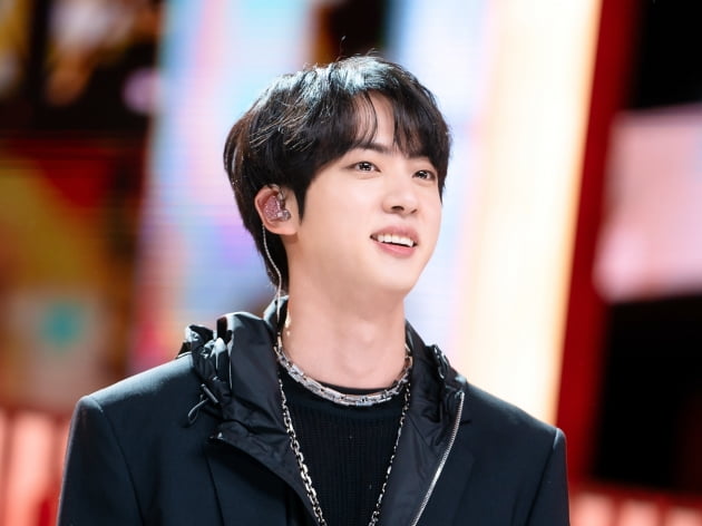 방탄소년단 진, KDOL 주간 랭킹 1위.. 무한대 인기 증명