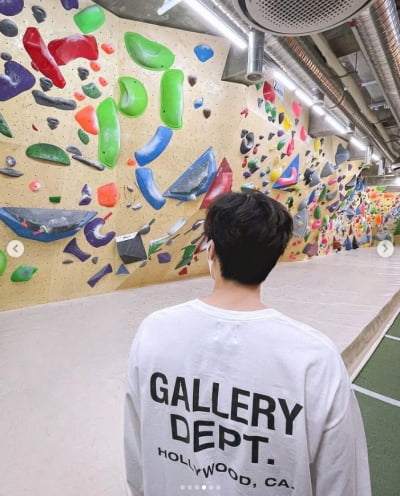 김선호, 첫 복귀작 연극 준비 근황...클라이밍 진심이네[TEN★]