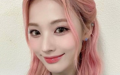 엔믹스 지니, 멀리서 봐도 아이돌 재질…렌즈 끼고 초롱초롱[TEN★]