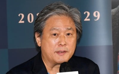 박찬욱 감독 "16년 만에 청불 아닌 영화, 노출보단 감정에 집중"('헤어질 결심')