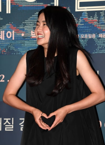 [TEN 포토] 김태리 '치명적인 하트'
