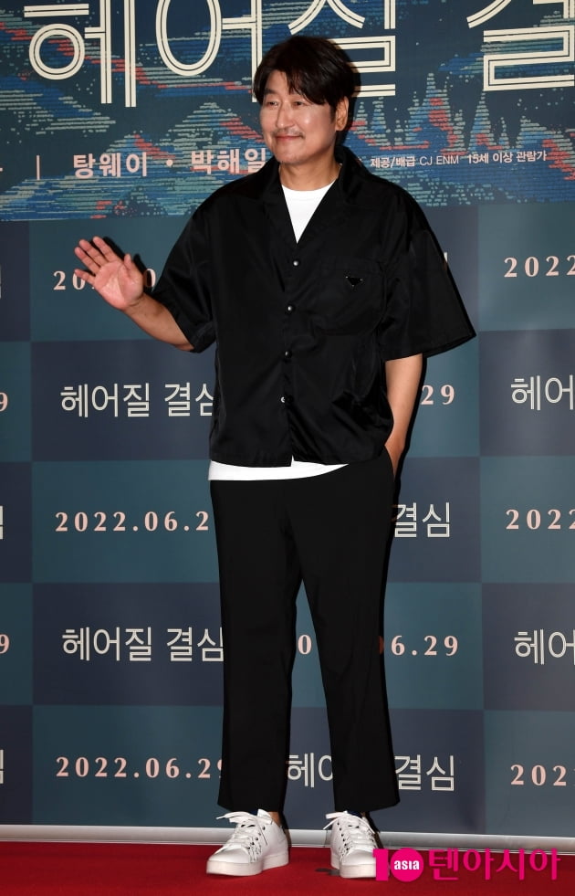 [TEN 포토] 송강호 '칸의 감독상 받은 '헤어질 결심' 보러왔어요'