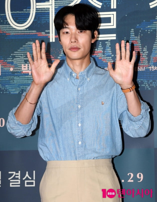 [TEN 포토] 류준열 '때론 시크하게'