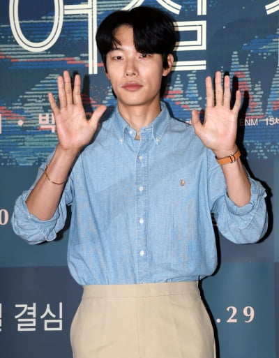 [TEN 포토] 류준열 '때론 시크하게'