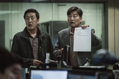 송강호, 직업의식 vs 가족에 대한 절박함…현실 연기 정점('비상선언')