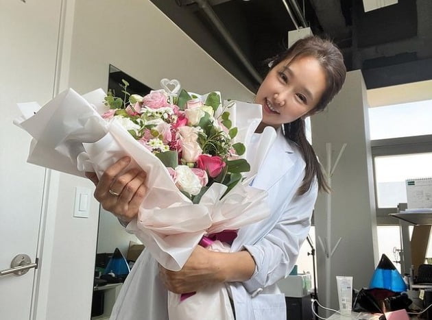 치과의사 이수진, 두 번 이혼 후 세 번째 결혼 발표 "힘든 고통 뒤 좋은 일"[TEN★]