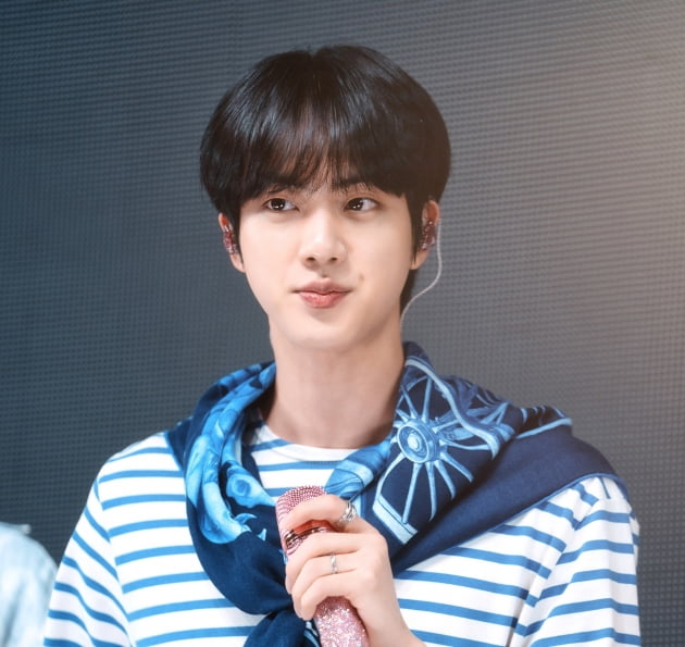 방탄소년단 진, 한국 OST 최초 400만 샤잠돌파! 라따따따 'yours' 슈퍼 파워