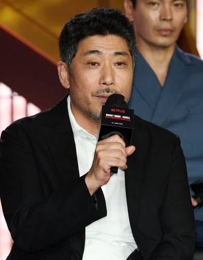 [TEN 포토] 김홍선 감독 '종이의 집 한국화로 노력'