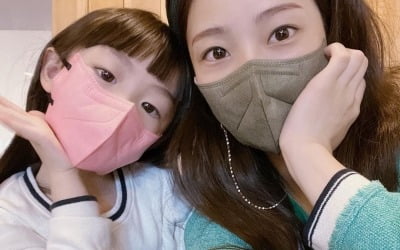 '문희준♥' 소율, D라인이 옷에 가려지는 '임신 8개월'…'단짝꿍'과 점심데이트[TEN★]