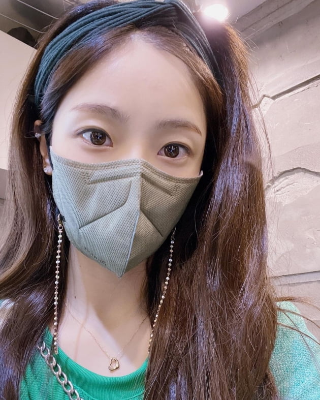 '문희준♥' 소율, D라인이 옷에 가려지는 '임신 8개월'…'단짝꿍'과 점심데이트[TEN★]