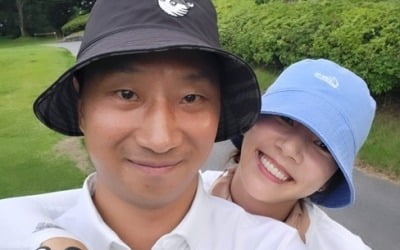 '껌딱지 부부' 손담비♥이규혁, 매일 골프치러 다니나봐…스킨십 폭발 [TEN★]
